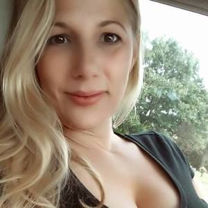 Meet your Posher, Leona